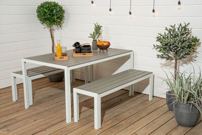 Saarni aintwood ruokailuryhmä penkeillä 4-hengen musta/harmaa