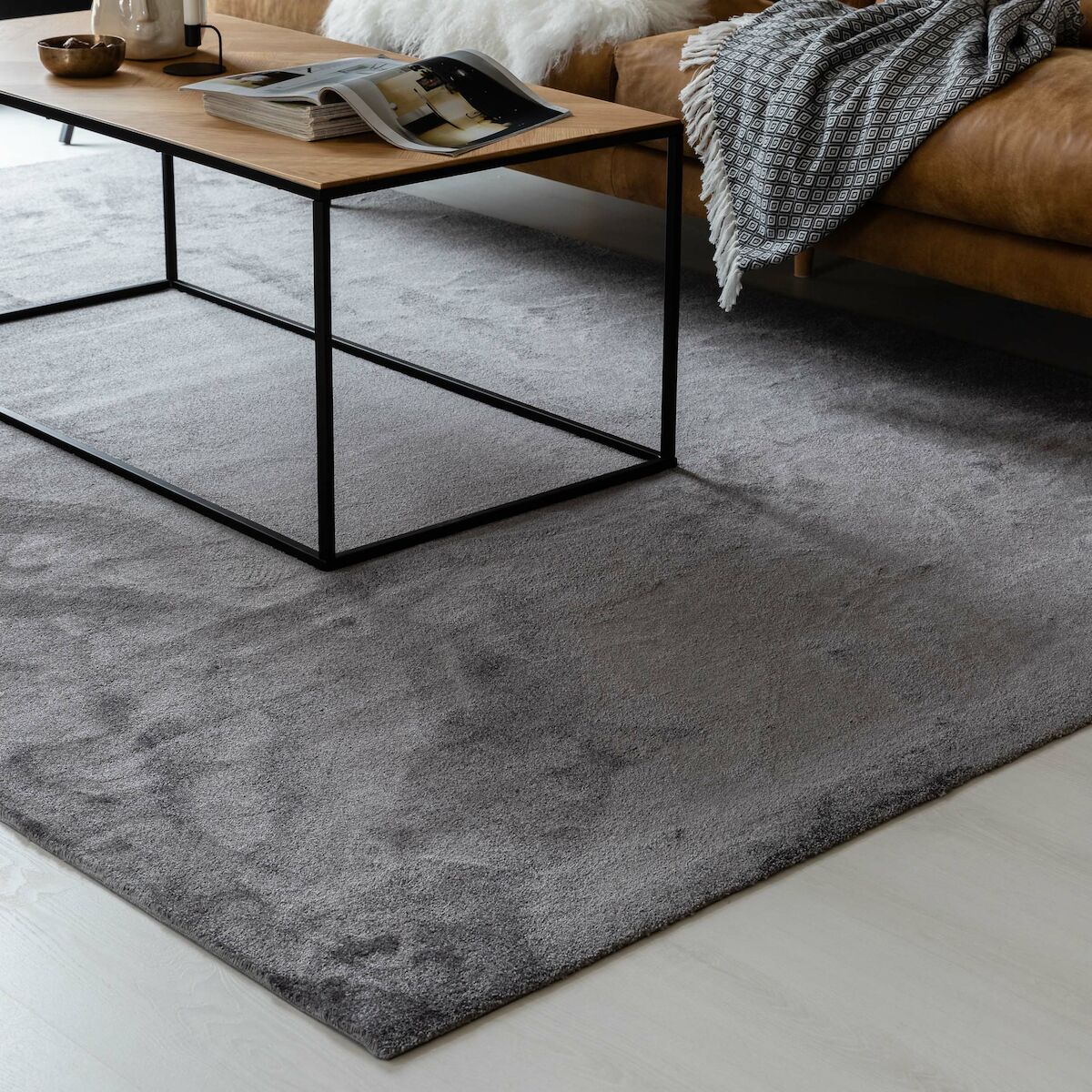 VM Carpet Hattara matto 200×300 tummanharmaa