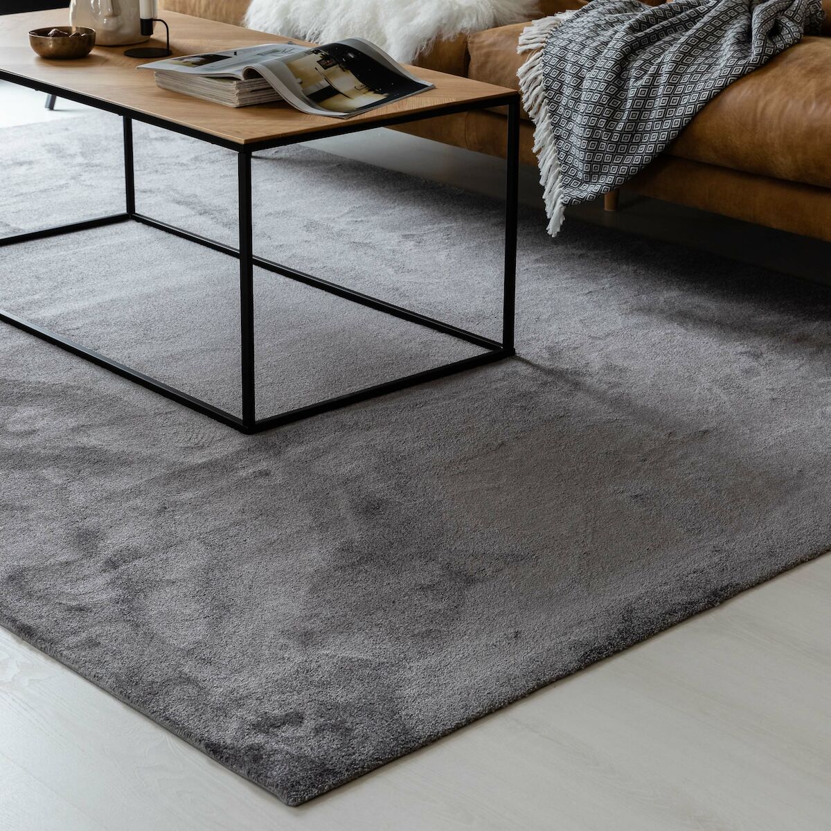 VM Carpet Hattara matto 200 pyöreä tummanharmaa, ilman kanttausta