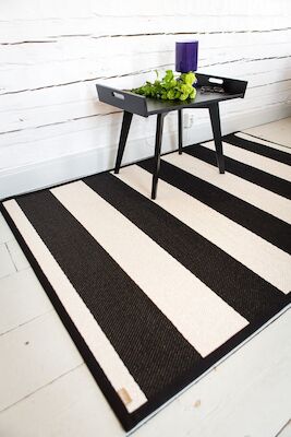 VM Carpet Basso matto - Design Risto Matti Ratia 200 cm pyöreä musta/valkoinen