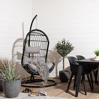 Luoto riipputuoli ja teline musta, vaaleanharmaa pehmuste
