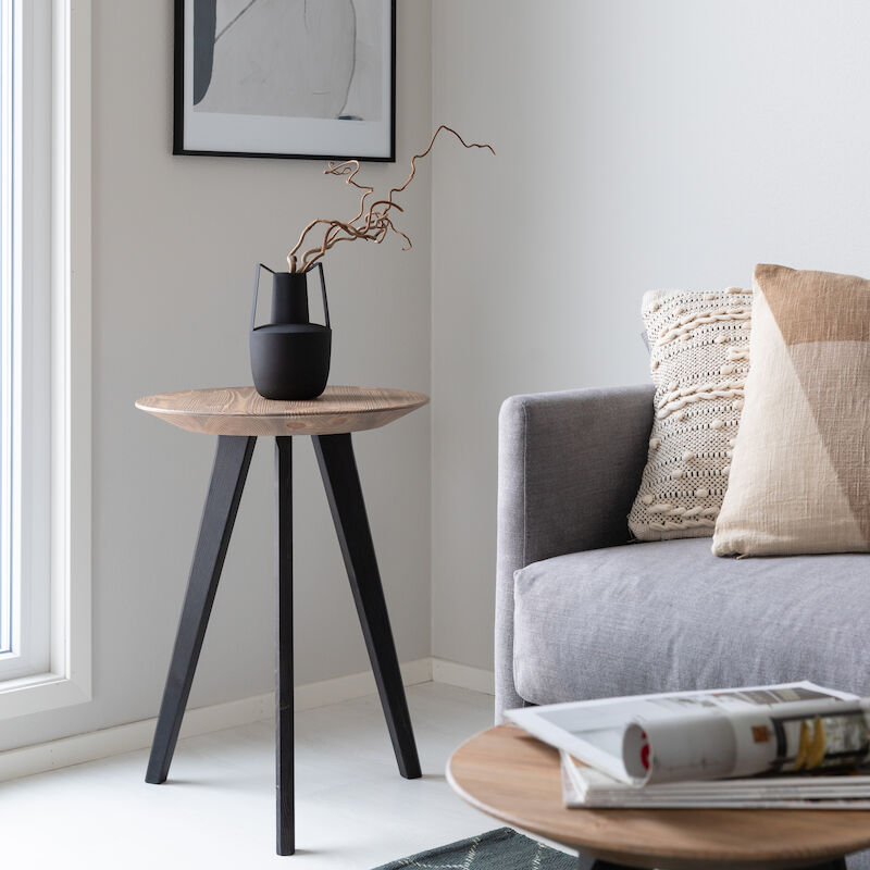 Aarni apupöytä 45 cm antiikkipetsattu/musta miljöökuva