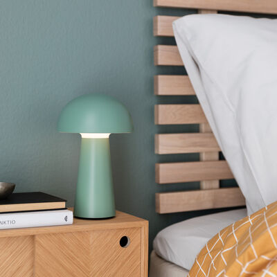 Trio Lennon ladattava LED pöytävalaisin sisä- ja ulkokäyttöön musta