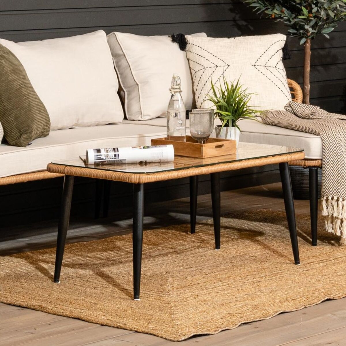 Edulliset puutarhapöydät luonnonväri: Vertailu & opas 1 Scandic sohvapöytä lasilla luonnonväri