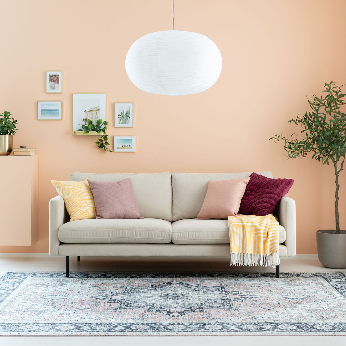 Scandic Copenhagen 3-istuttava sohva hiekka Soro 21, mustat jalat