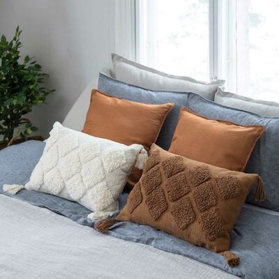 Fanni K Tuff koristetyyny 40x60 cm pähkinänruskea