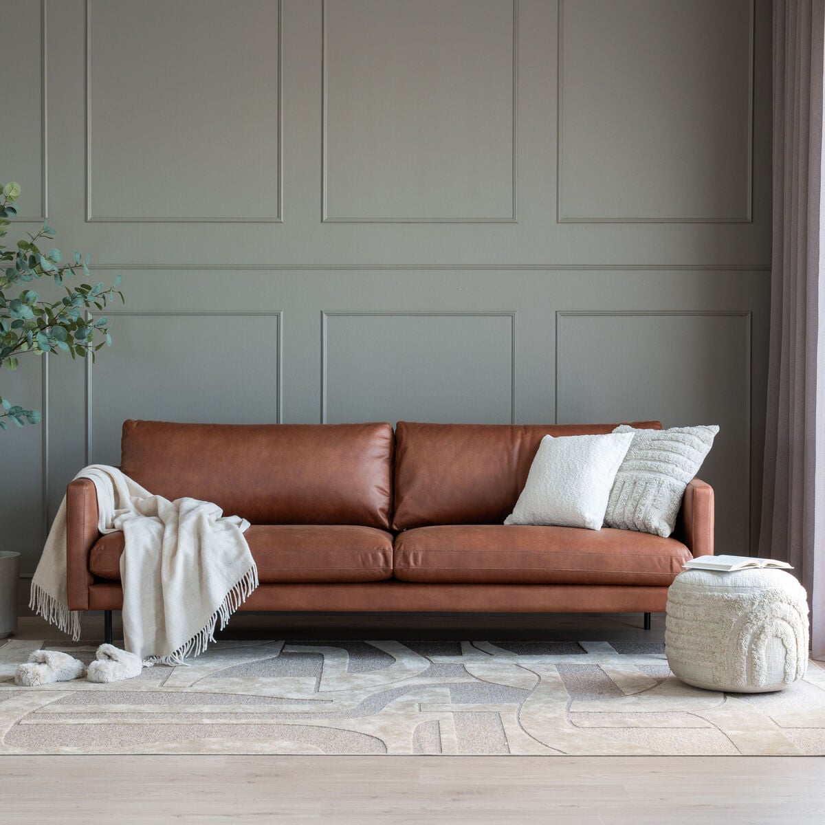 Scandic Copenhagen 3,5-istuttava sohva konjakinruskea Kentucky 9, mustat jalat