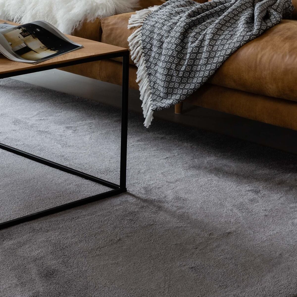 VM Carpet Hattara matto kantattu 80x300 cm tummanharmaa