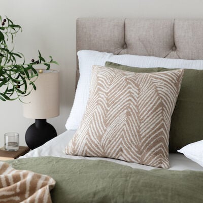 Kivikko tyynynpäällinen 45x45 cm okra/valkoinen