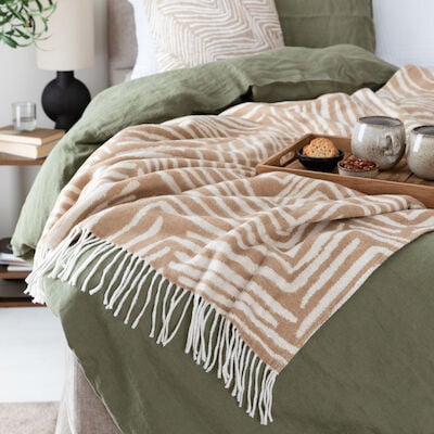 Kivikko torkkupeitto 130x170 tummanvihreä/valkoinen