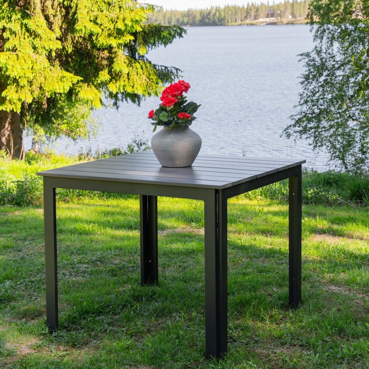 Brafab Patio aintwood ruokapöytä 91,5×91,5 antrasiitti/harmaa