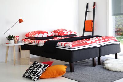 Lumi pocket runkopatjapaketti 180, musta Bianca, 20 wenge jalat, ilman petauspat