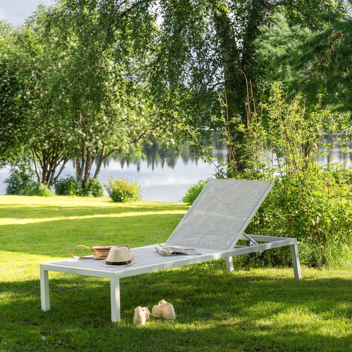 Hillerstorp Hånger aurinkotuoli valkoinen/harmaa