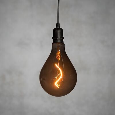 Finnlumor Spiral paristokäyttöinen LED-valaisin sisä- ja ulkokäyttöön sateenkaar