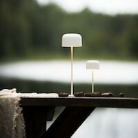 Konstsmide Lille ladattava pöytävalaisin sisä-/ulkokäyttöön valkoinen