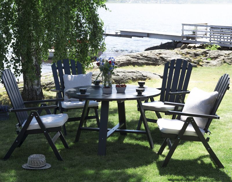 Hillerstorp Läckö 4-hengen pyöreä ruokailuryhmä tummanharmaa