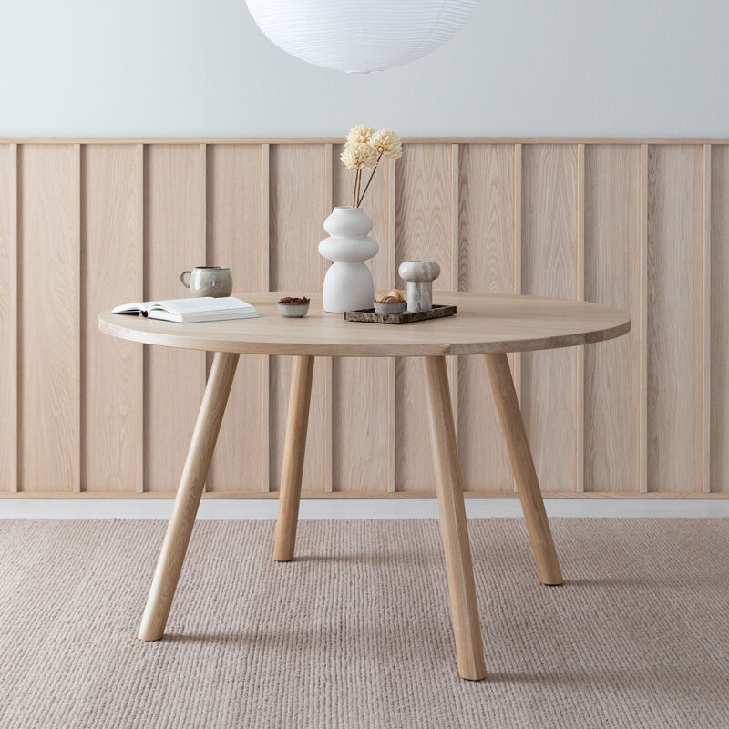 Kaiku pyöreä ruokapöytä Ø130 cm lakattu tamm