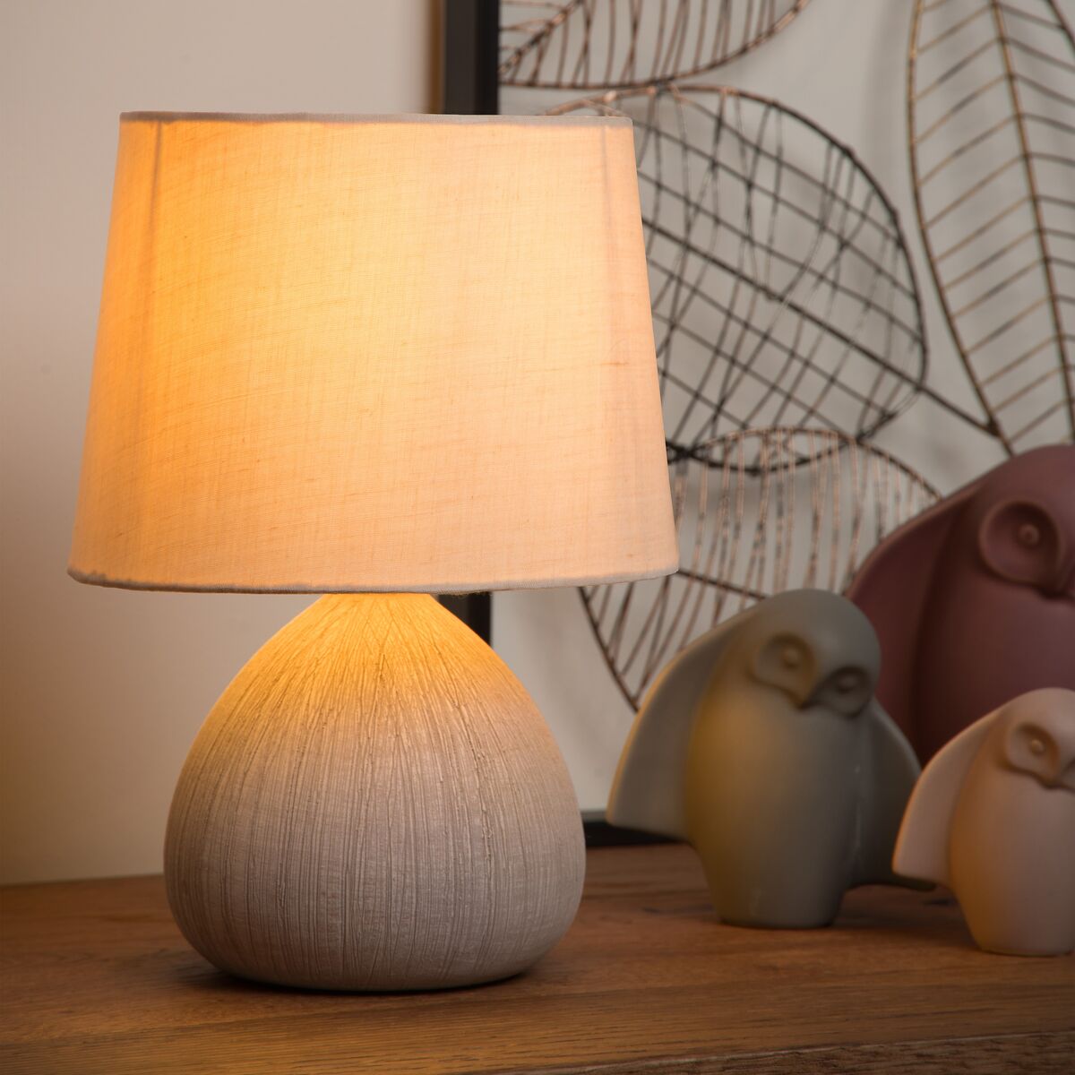 Pehmeä skandi pöytävalaisin olohuoneeseen