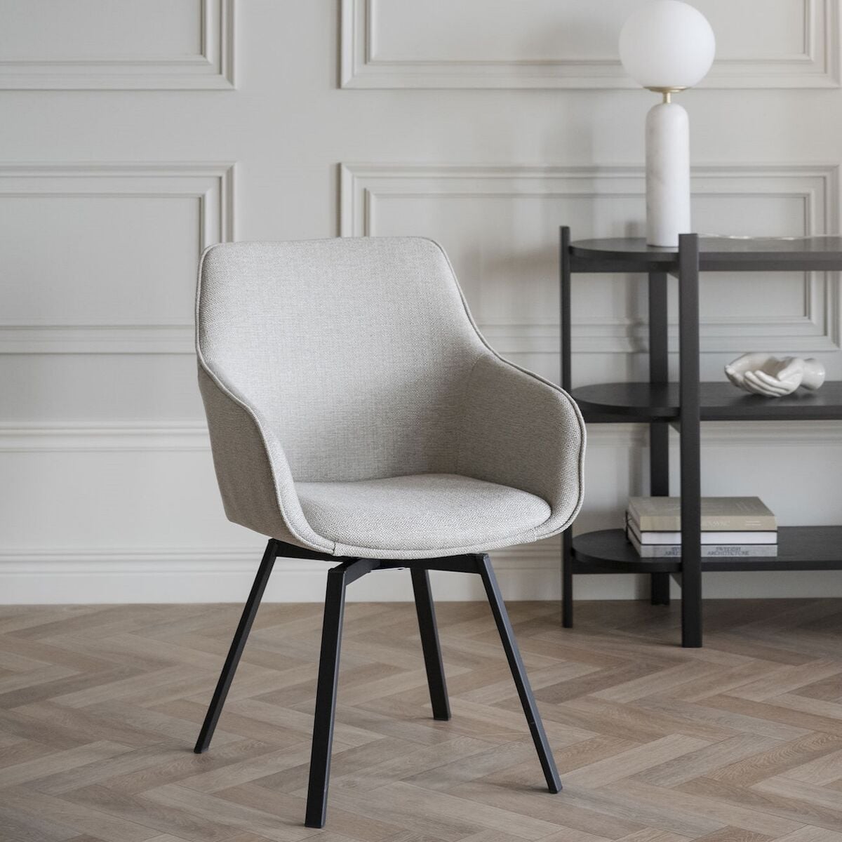 Rowico Home Alison tuoli käsinojilla beige/musta