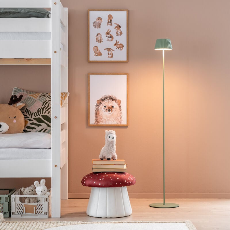 Trio Suarez ladattava LED lattiavalaisin sisä- ja ulkokäyttöön pistaasi