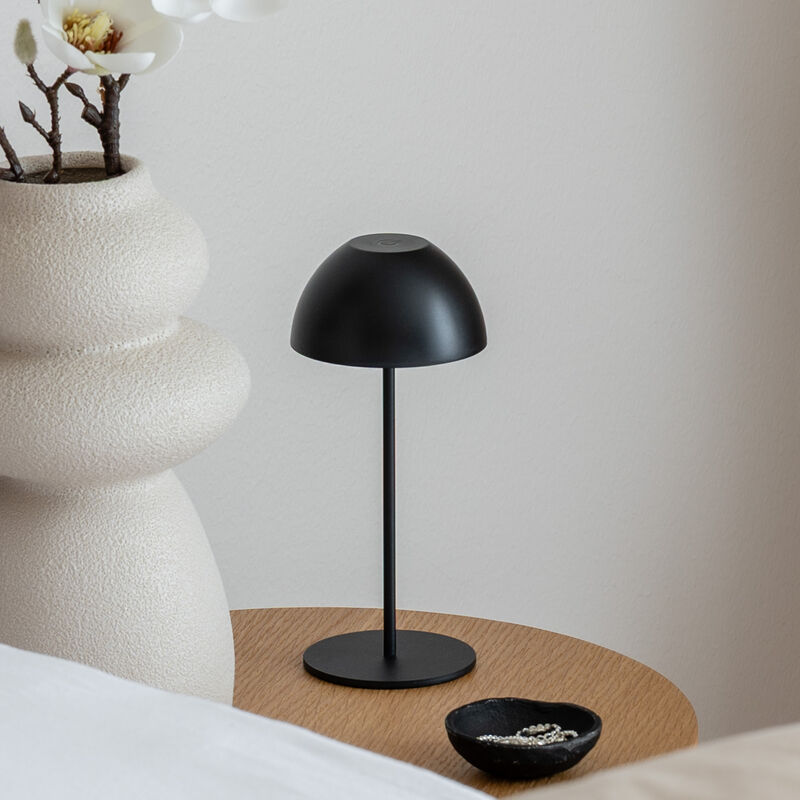 Trio Ortiz ladattava LED pöytävalaisin sisä- ja ulkokäyttöön mattamusta