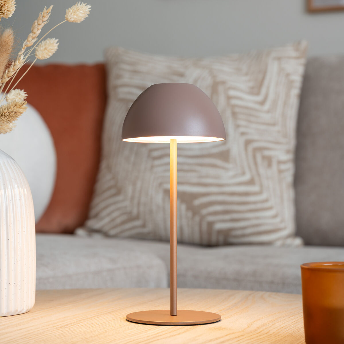 Trio Ortiz ladattava LED pöytävalaisin sisä- ja ulkokäyttöön kahvinruskea