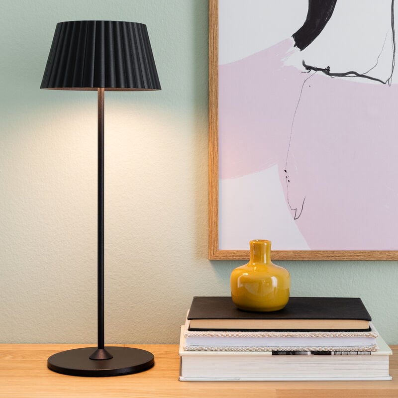 Trio Suarez ladattava LED pöytävalaisin sisä- ja ulkokäyttöön mattamusta