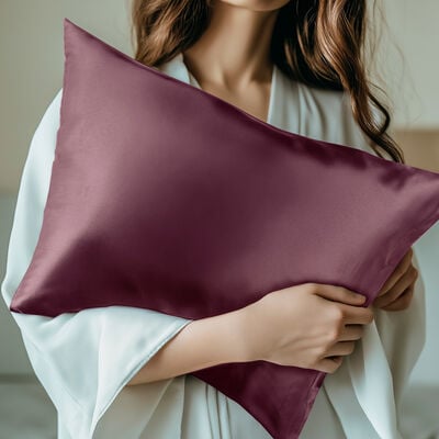 Fanni K Silk Tyynyliina 50x60 cm luumu