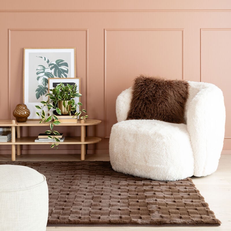 Pinta nukkamatto ruskea