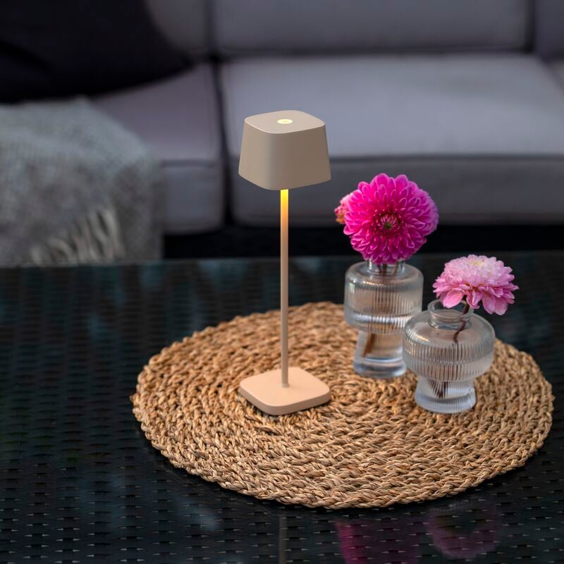 Konstsmide Capri mini ladattava pöytävalaisin sisä-/ulkokäyttöön hiekka