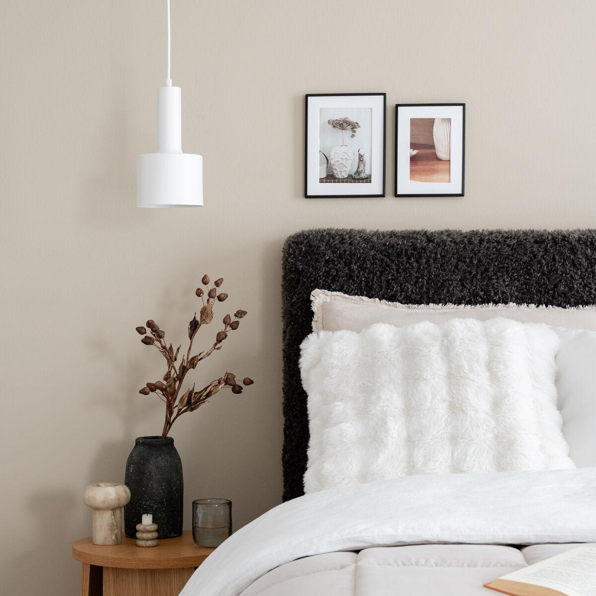 Manta riippuvalaisin mattavalkoinen