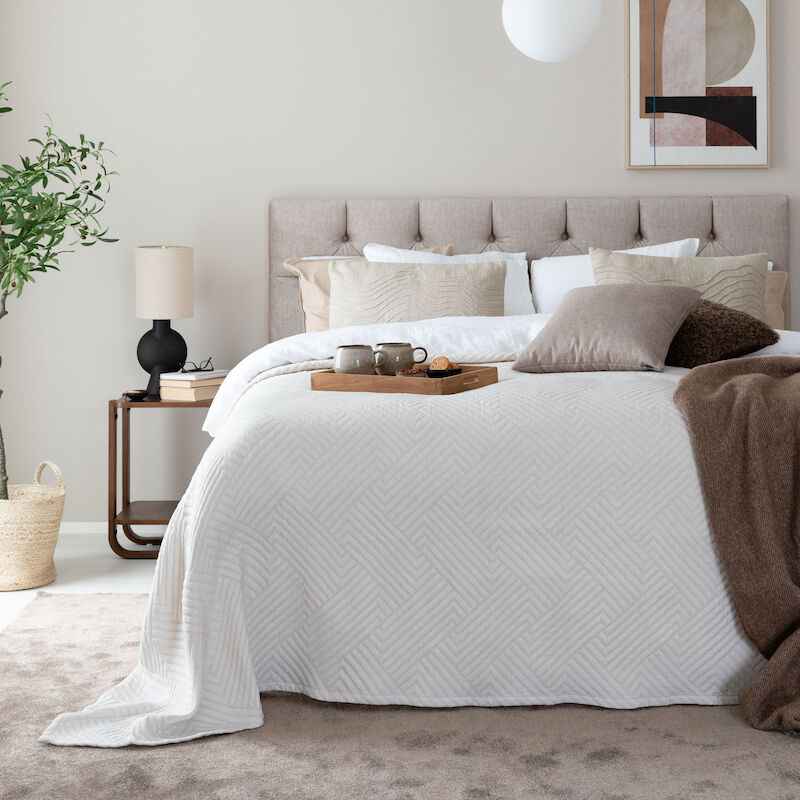 Punos päiväpeitto vaalea hiekka