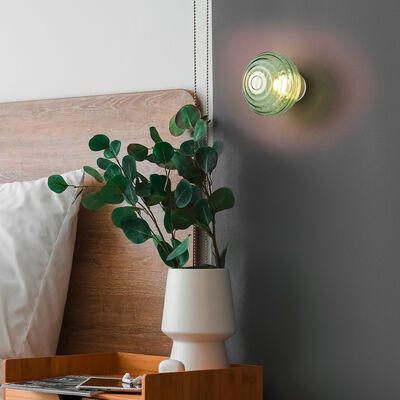 Trio Earl ladattava LED-seinävalaisin mattamessinki/vihreä