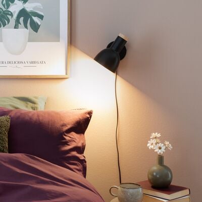 Kumpu seinävalaisin valkoinen