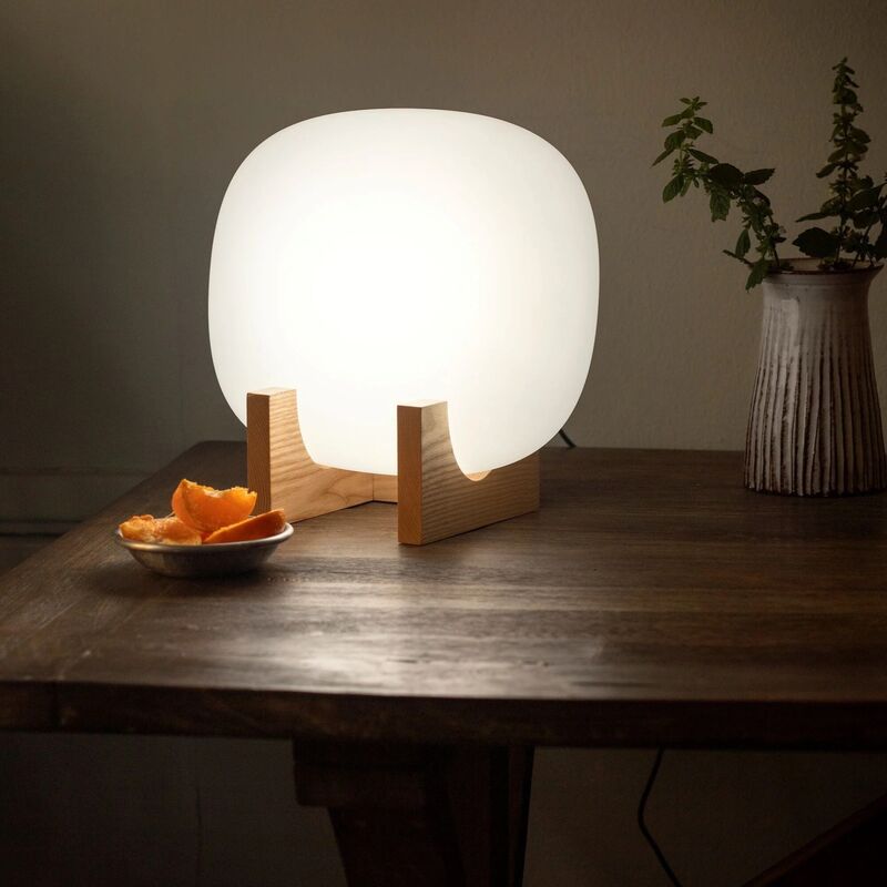 Innolux Lempi kirkasvalo 25W Led puujalustalla