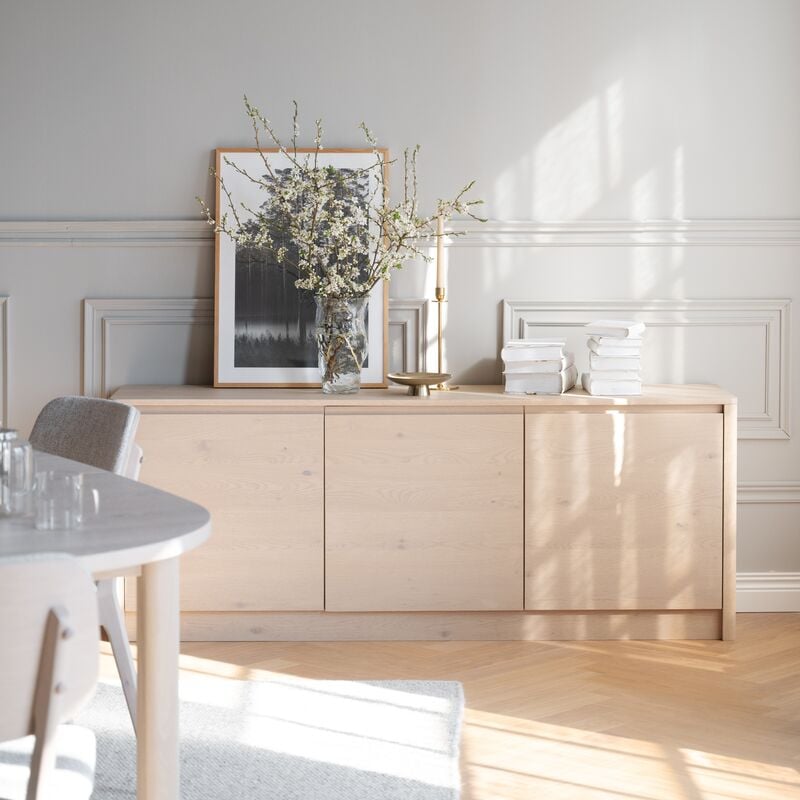 Rowico Home Melstone korkea senkki 180x40x70 cm valkopesty tammi