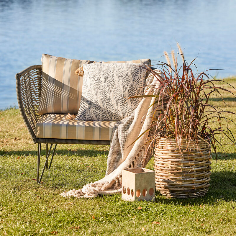 Bloomingville Mundo nojatuoli vihreä/beige raidallinen pehmuste