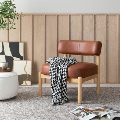 Jade nojatuoli konjakki, keinonahka brandy 691B, lakattu tammi(kuvausmalli)