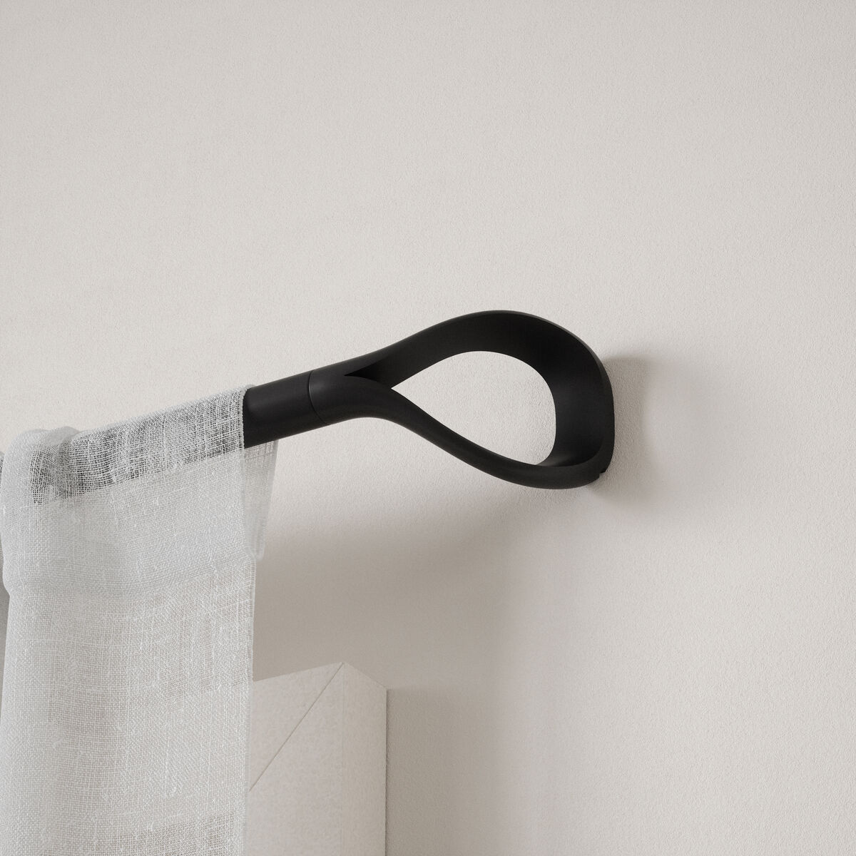 Umbra Loop säädettävä verhotanko 107-305cm mattamusta