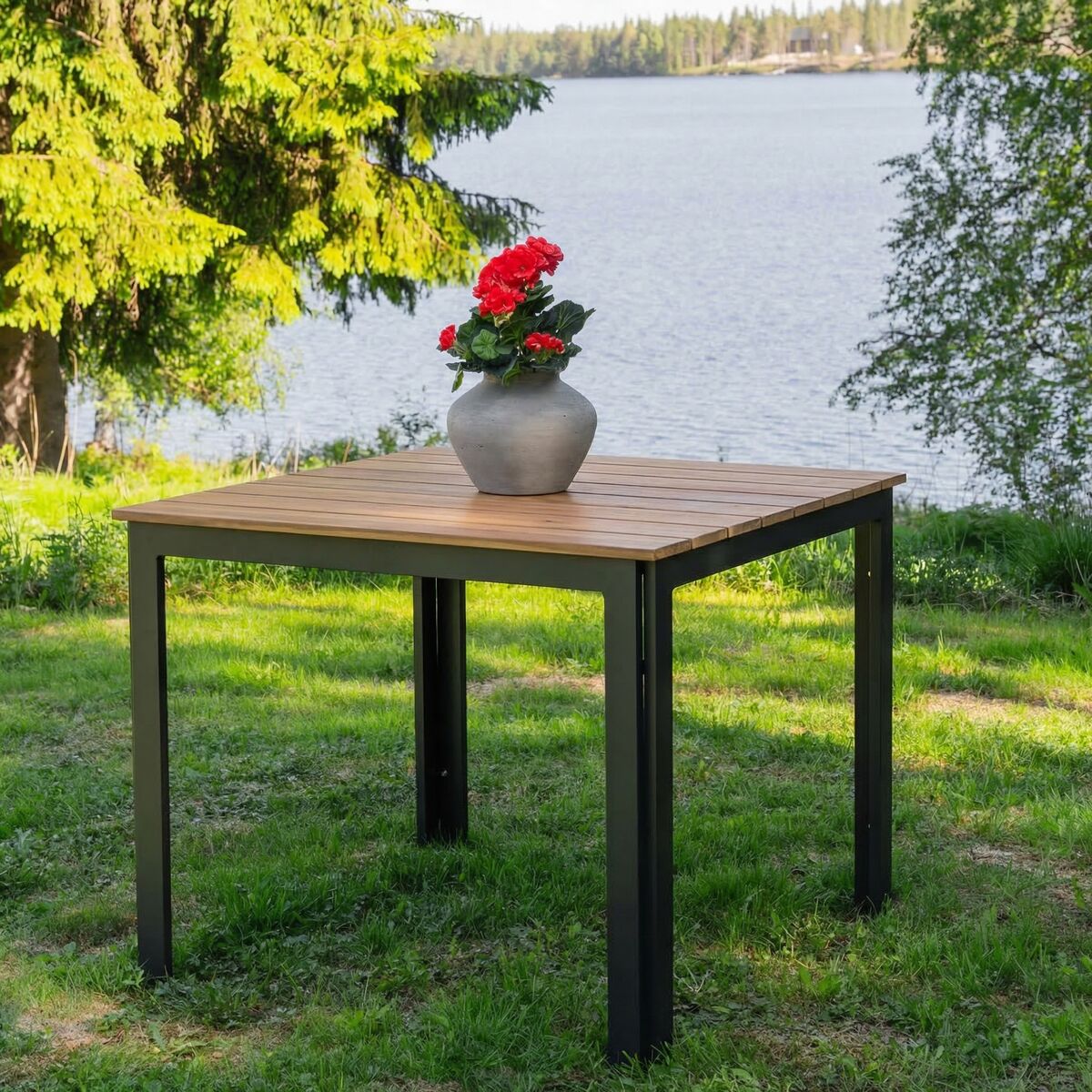 Brafab Patio aintwood ruokapöytä 91,5x91,5 musta/tiikki