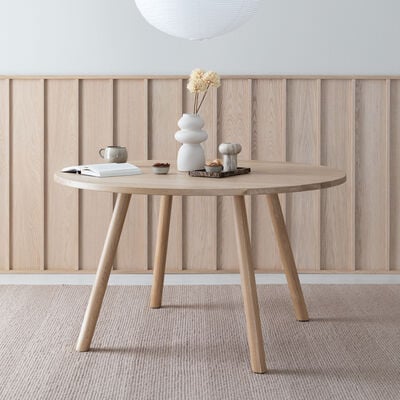 Kaiku pyöreä ruokapöytä Ø130 cm lakattu tammi, asiakaspalautus