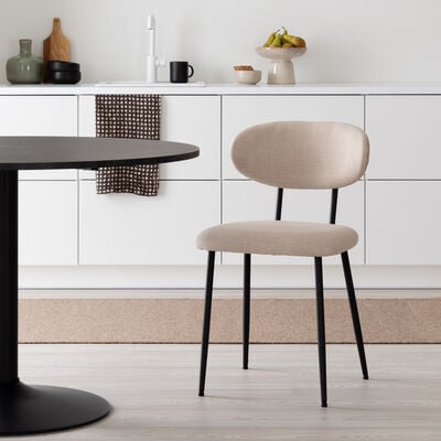 Daniel tuoli vaalea beige basel 24, mustat jalat, asiakaspalautus