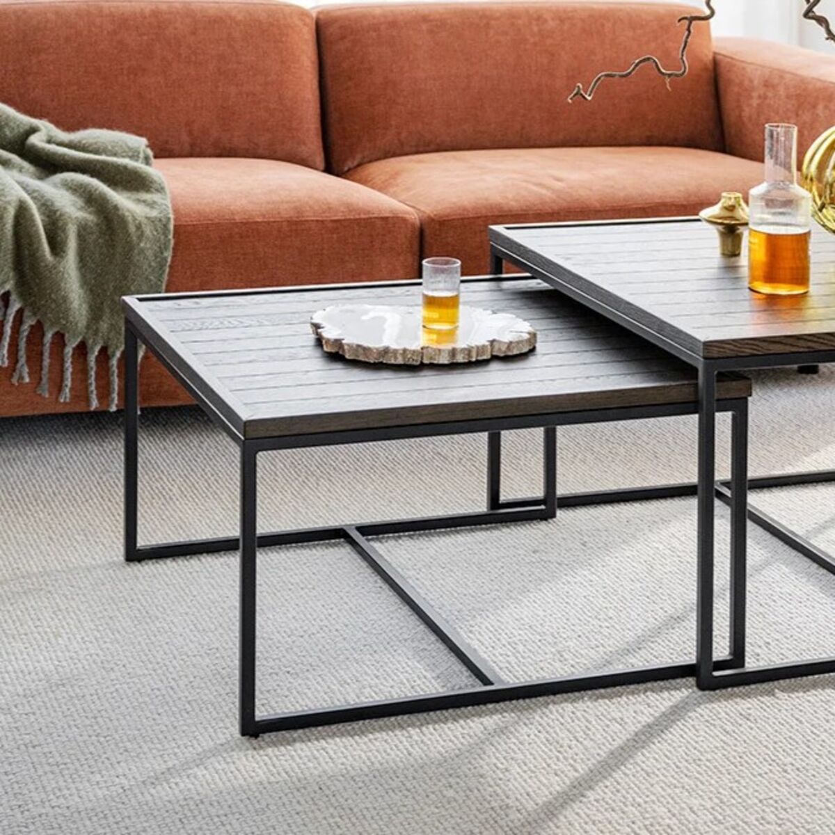 Rowico Home Deerfield sohvapöytä 70x70 ruskea tammi/ musta