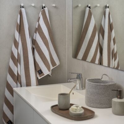 Fanni K Hanko pyyhe 70x140 cm agaven vihreä