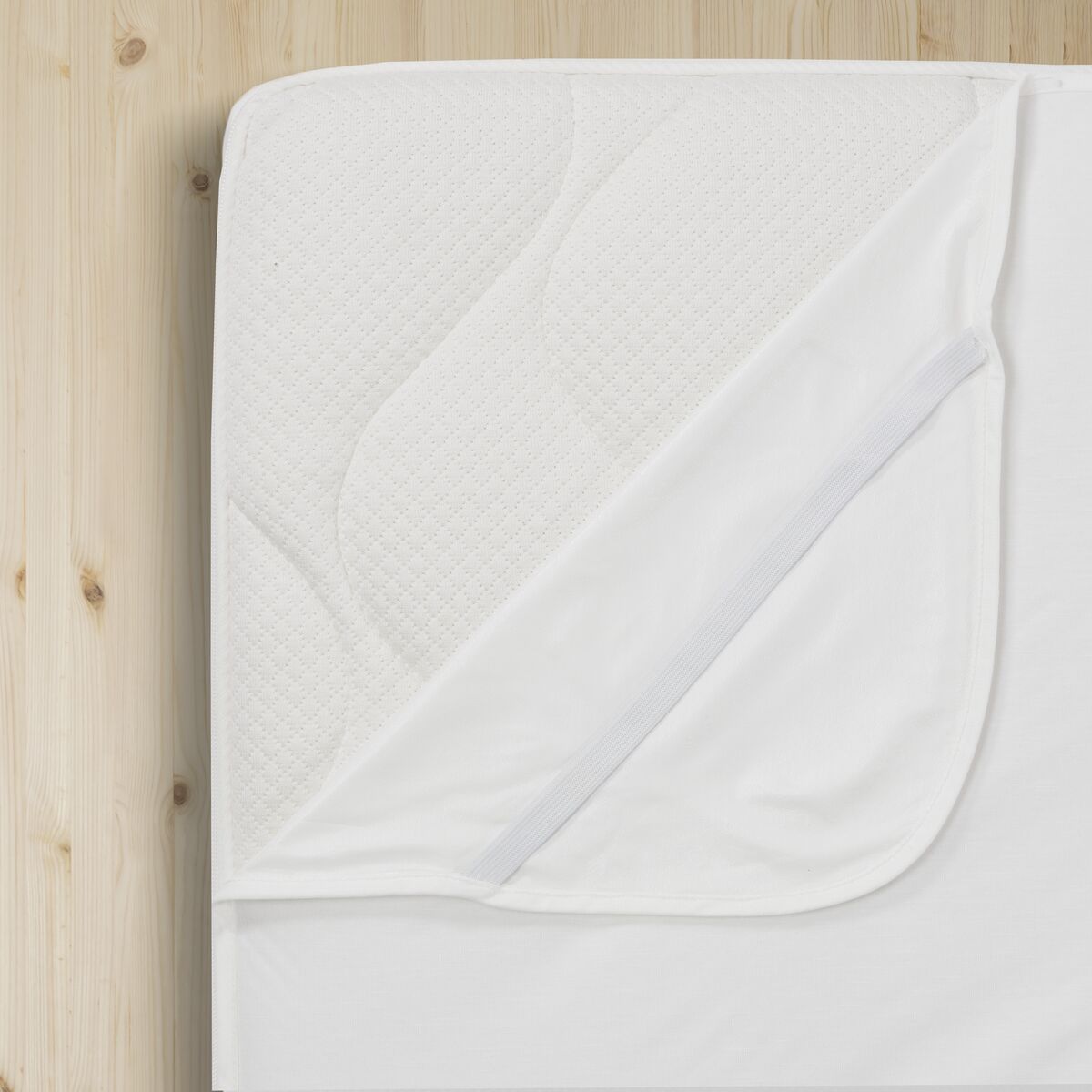 Familon Hotel Style Lux Light-petauspatjansuojus120x200 cm valkoinen
