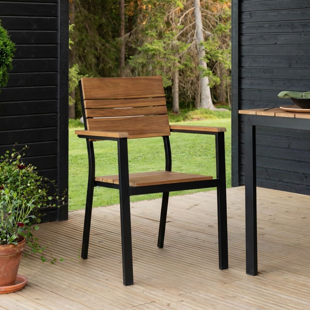 Brafab Patio aintwood 4-hengen ruokailuryhmä musta/tiikki