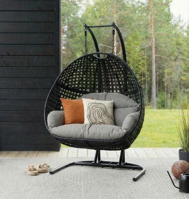 Usva 2-istuttava riipputuoli ja teline harmaa, kuvausmalli