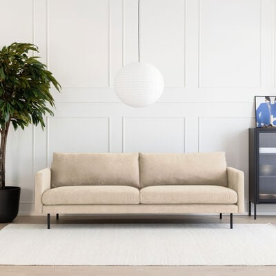 Scandic Copenhagen 3,5-istuttava sohva hiekka Soro 21, mustat jalat, asiakaspala