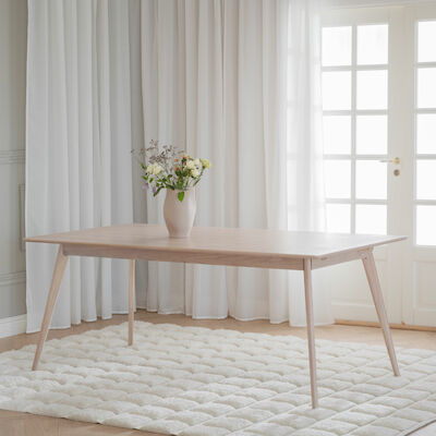 Rowico Home Yumi ruokapöytä 190x90 cm musta lakattu tammi