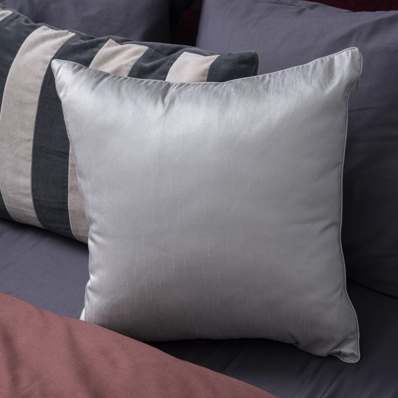 Fanni K Silk koristetyyny 45x45 cm harmaa